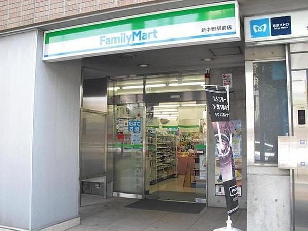【周辺】ファミリーマート 新中野駅前店 徒歩4分。 320m