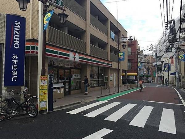【周辺】セブン-イレブン新宿中井駅前店 徒歩3分。 190m