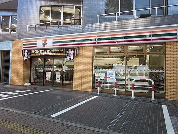 【周辺】ファミリーマート高田馬場早稲田通り店 徒歩4分。 300m