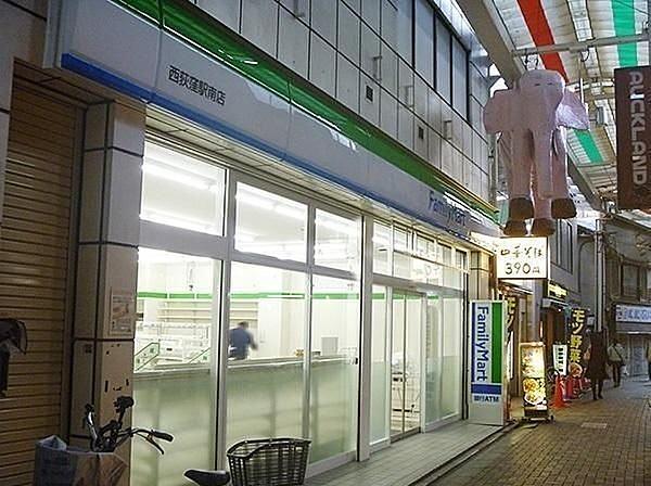 【周辺】ファミリーマート西荻窪駅南店 徒歩2分。 160m