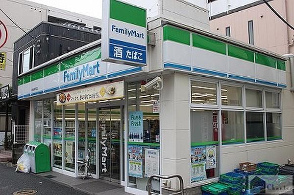 【周辺】ファミリーマート 横浜入江二丁目店（496m）