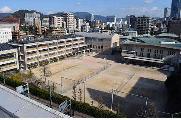 【周辺】高校・高専「私立広島女学院高校まで269ｍ」