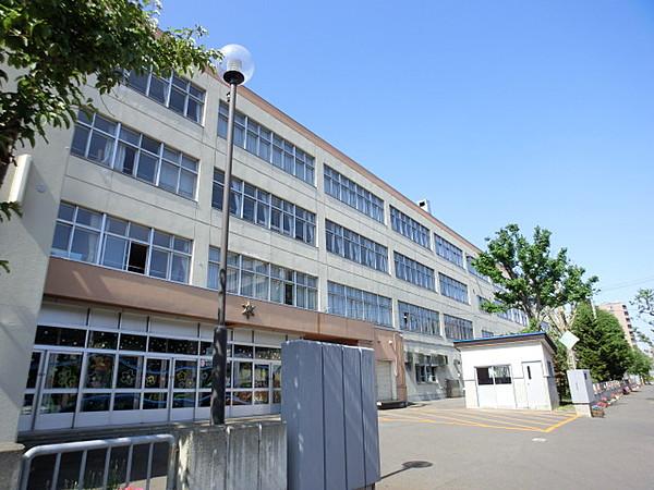 【周辺】札幌市立栄南中学校 949m