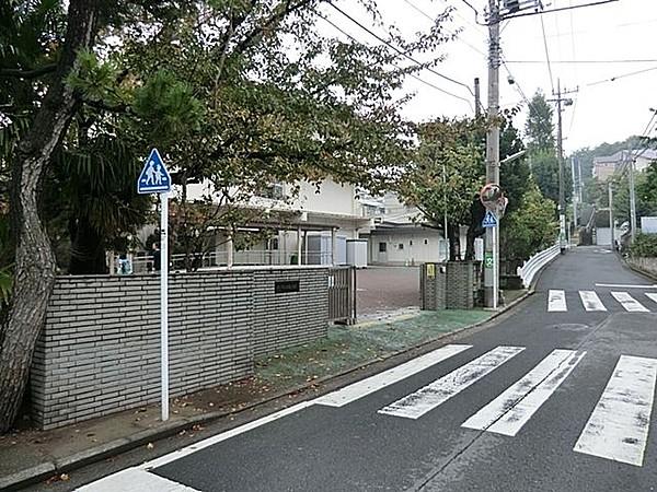 【周辺】横浜市立/白幡小学校 徒歩6分。 450m