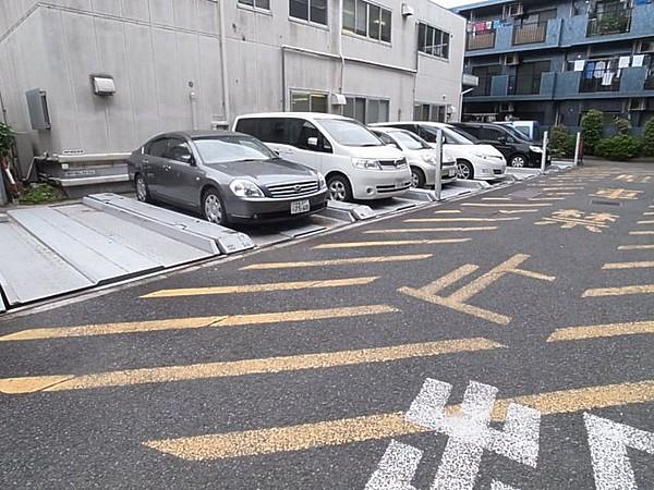 【駐車場】平面駐車場です