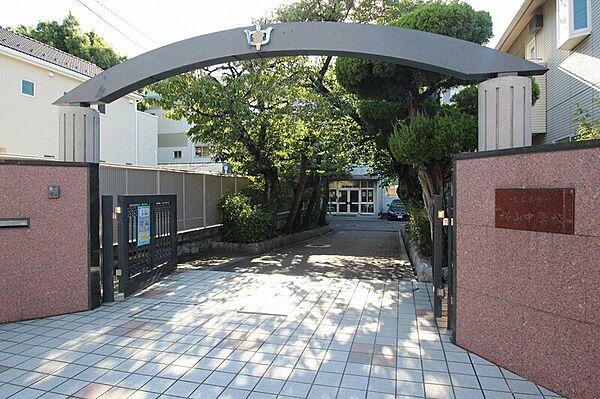 【周辺】名古屋市立桜山中学校 685m