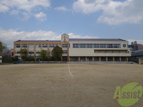 【周辺】神戸市立本山第一小学校 88m