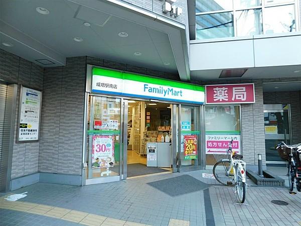 【周辺】ファミリーマート　成増駅南店 585m