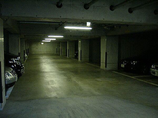【駐車場】地下駐車場