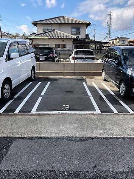 【駐車場】敷地内駐車場。