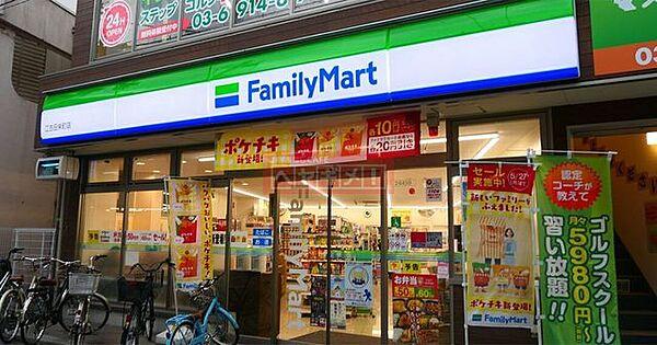 【周辺】ファミリーマート板橋駅桜通り店 徒歩7分。 490m