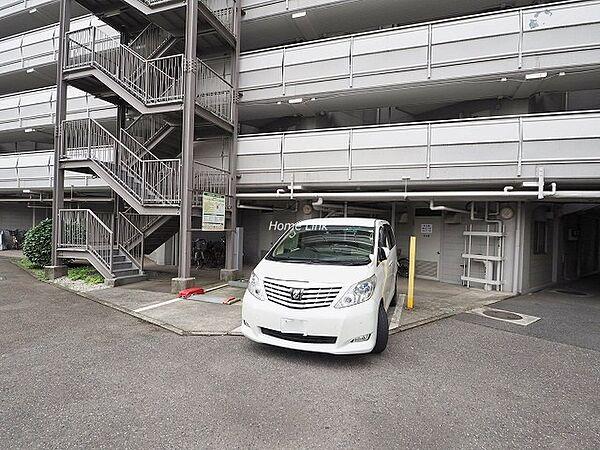 【駐車場】再開発が予定される上板橋駅、周辺は買い物施設充実です。