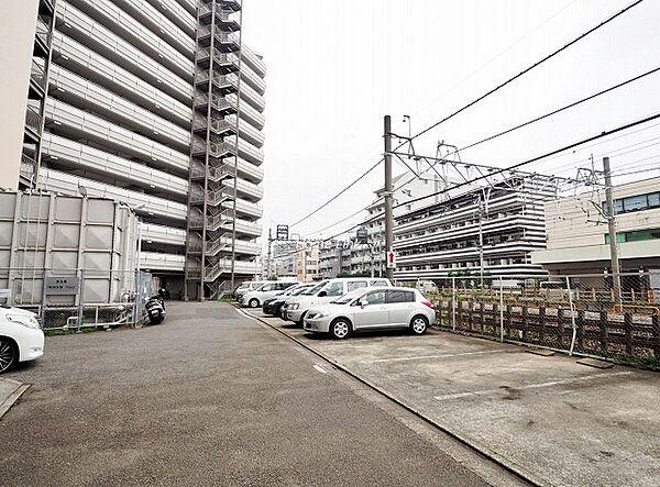 【駐車場】東武鉄道が旧分譲の大規模マンションです。