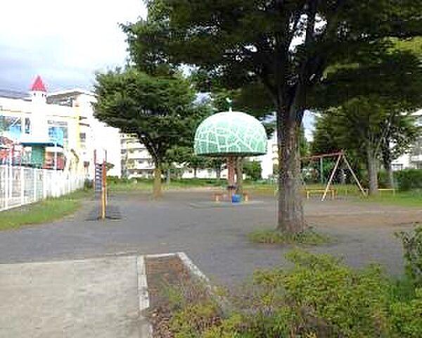 【周辺】【中新田丸田公園】400ｍ　海老名市にある住宅街の十分な広さの公園です。公園の設備にはトイレ、水飲み・手洗い場があります。