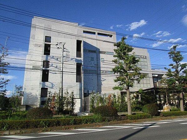 【周辺】海老名市立中央図書館 765m