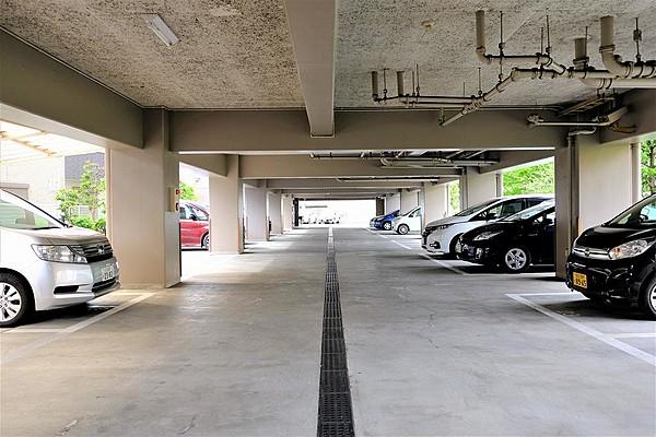 【駐車場】駐車場が利用可能です（空き状況はその時々により変化します）。