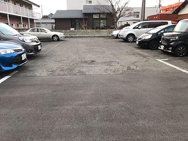 【周辺】敷地内駐車場 5m