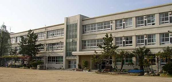 【周辺】寝屋川市立啓明小学校（474m）