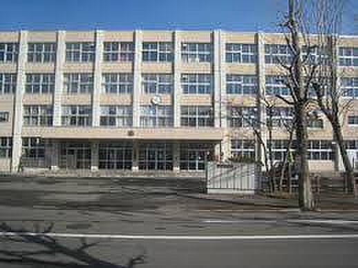 【周辺】札幌市立北栄中学校 1059m