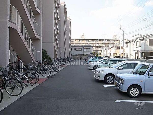 【駐車場】敷地内駐車場と駐輪場