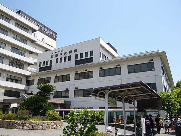 【周辺】公立学校共済組合　近畿中央病院の外観