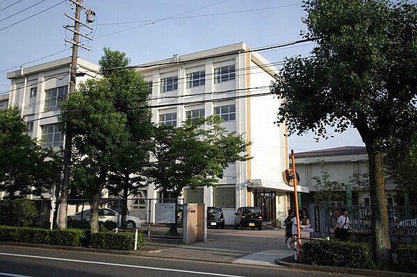 【周辺】名古屋市立守山西中学校 668m
