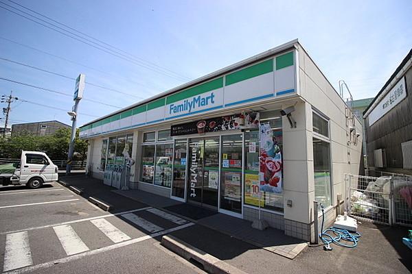 【周辺】ファミリーマート半田東洋町店 徒歩 約9分（約700m）