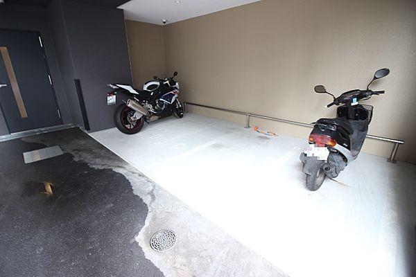 【駐車場】バイク置き場も用意されています