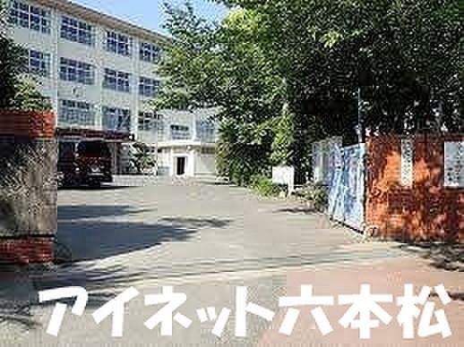 【周辺】福岡市立友泉中学校 746m