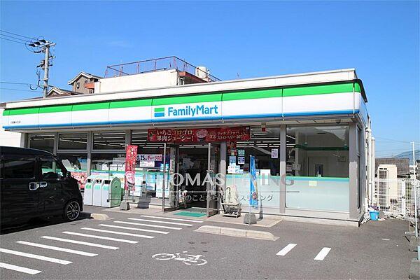 【周辺】ファミリーマート 小倉緑ヶ丘店（136m）
