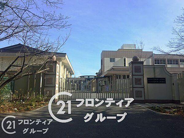 【周辺】奈良市立富雄第三中学校 徒歩20分。 1600m