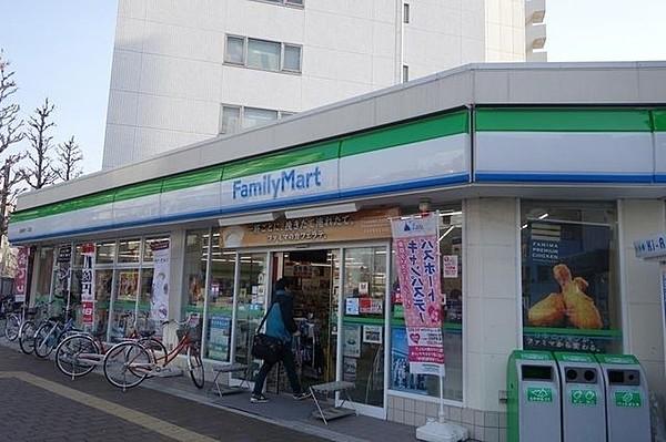【周辺】ファミリーマート/川崎貝塚一丁目店 徒歩7分。 530m