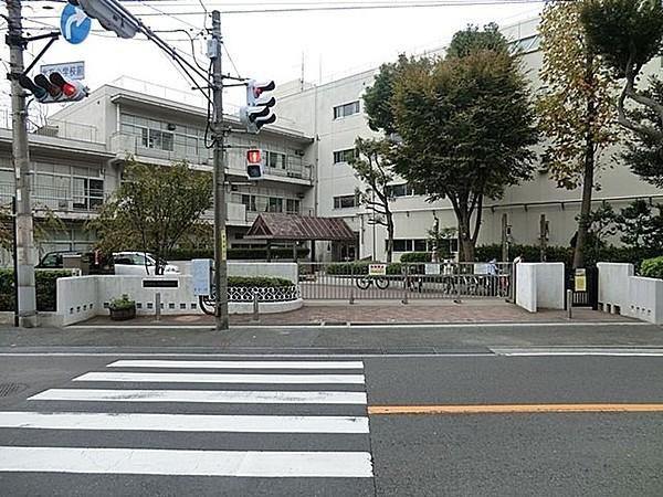 【周辺】横浜市立/北方小学校 徒歩7分。 550m