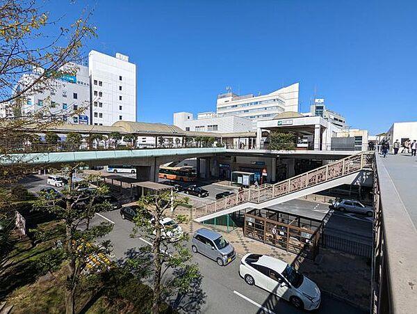 【周辺】藤沢駅(JR東日本 東海道本線) 徒歩11分。3路線利用可能な藤沢駅 880m
