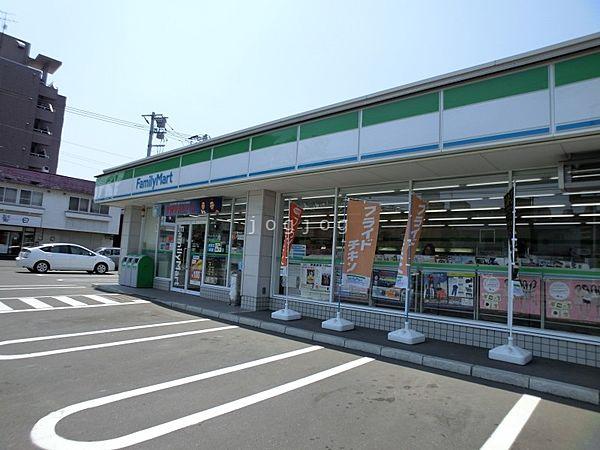 【周辺】ファミリーマート札幌旭町7丁目店 305m