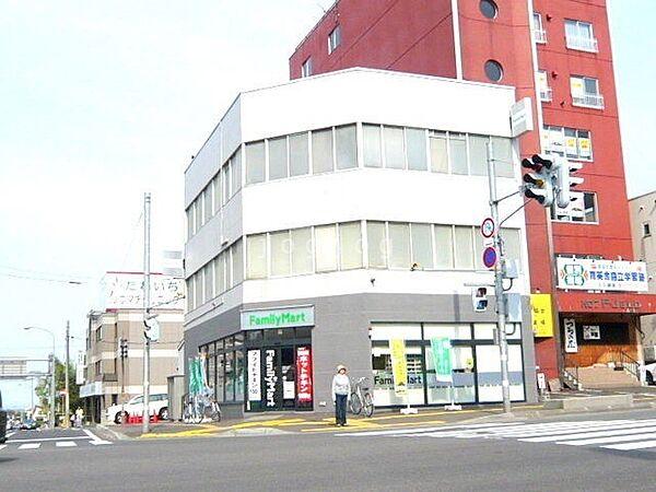 【周辺】ファミリーマート月寒中央店 1124m