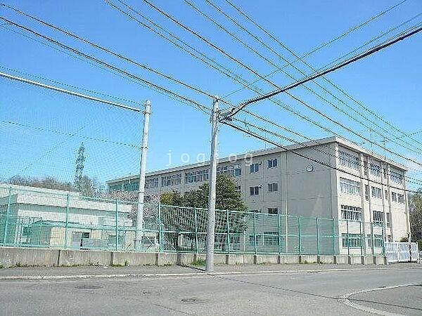 【周辺】陵陽中学校 853m