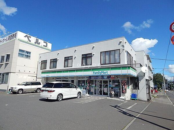 【周辺】ファミリーマート札幌美園3条店 427m