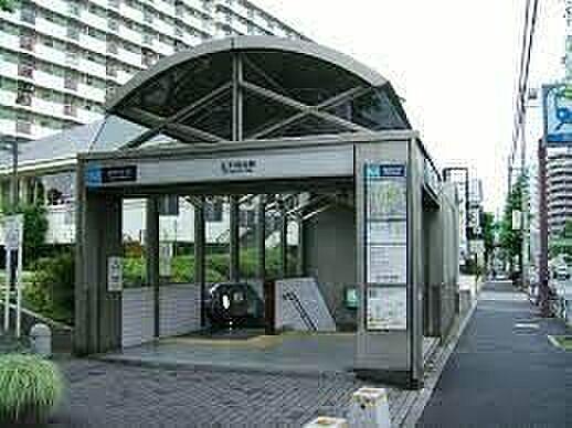 【周辺】王子神谷駅(東京メトロ 南北線) 徒歩5分。 370m