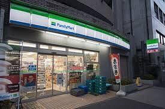 【周辺】ファミリーマート板橋駅桜通り店 徒歩9分。 710m