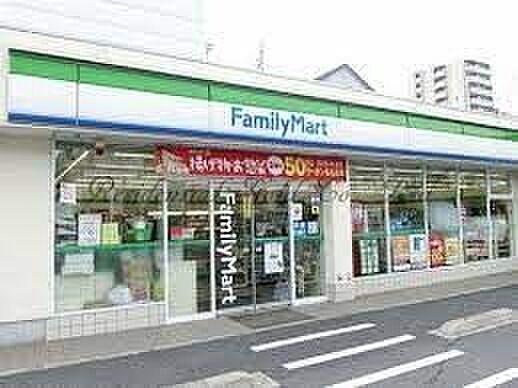 【周辺】ファミリーマート戸田本町一丁目店 徒歩4分。 250m