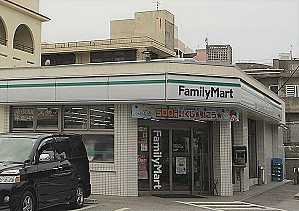 【周辺】ファミリーマート小禄南小学校前店 360m