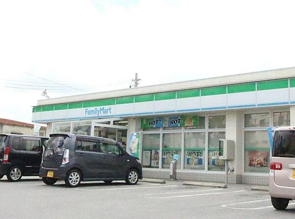 【周辺】ファミリーマート 古島店 750m