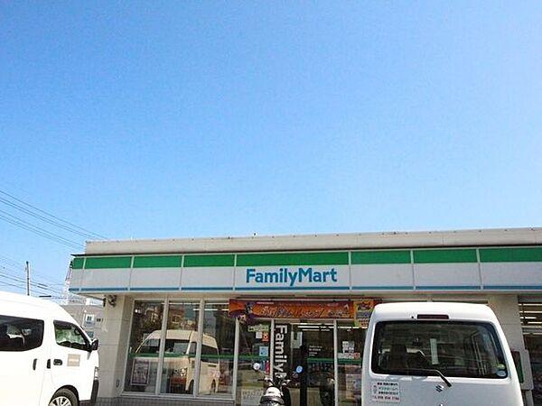 【周辺】コンビニ ファミリーマート 曙小学校前店 400m