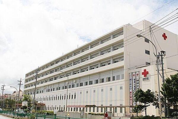 【周辺】沖縄赤十字病院 700m