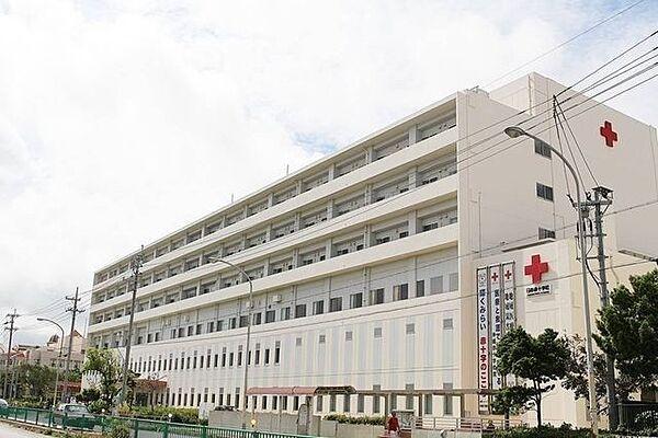 【周辺】沖縄赤十字病院 750m