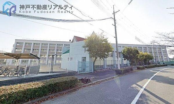 【周辺】神戸市立太田中学校 徒歩11分。 810m