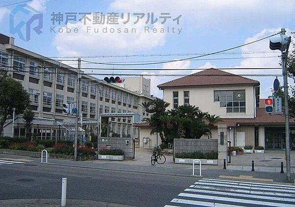 【周辺】神戸市立住吉小学校 徒歩9分。 680m