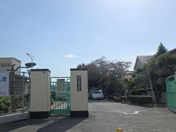 【周辺】神戸市立歌敷山中学校 徒歩19分。 1450m
