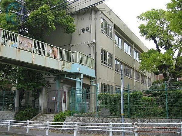 【周辺】神戸市立名谷小学校 徒歩13分。 970m